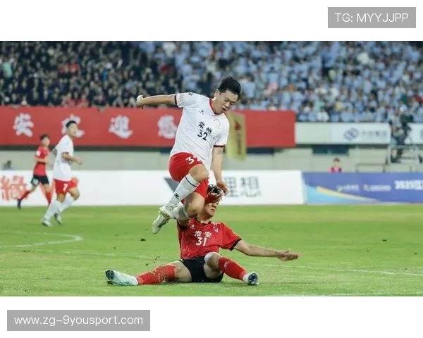 裁判争议判罚再掀波澜，赛场公平性受检验